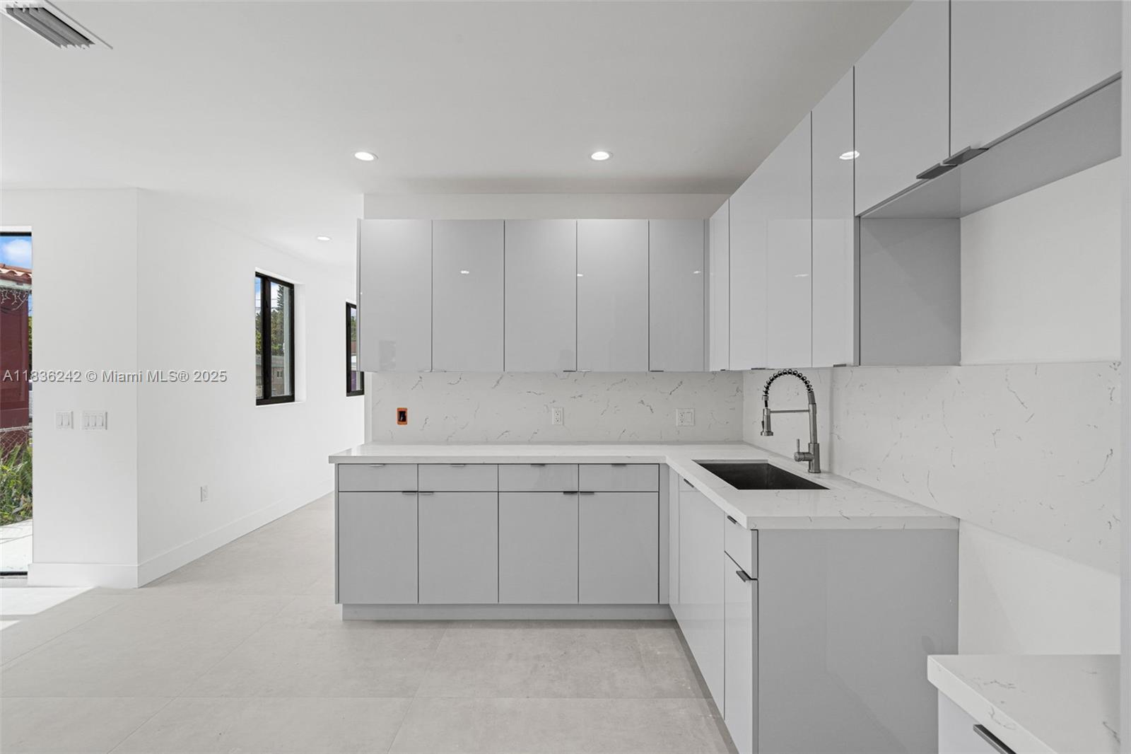 See details / 3904 sq. ft. $ 2025-08-03 0 Photo