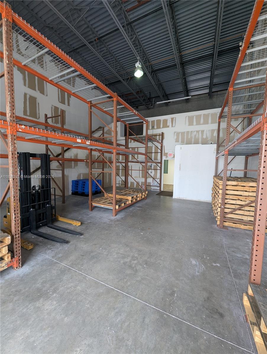 Подробнее Unit C-8 / кв.футов $ 2025-07-08 0 Фото