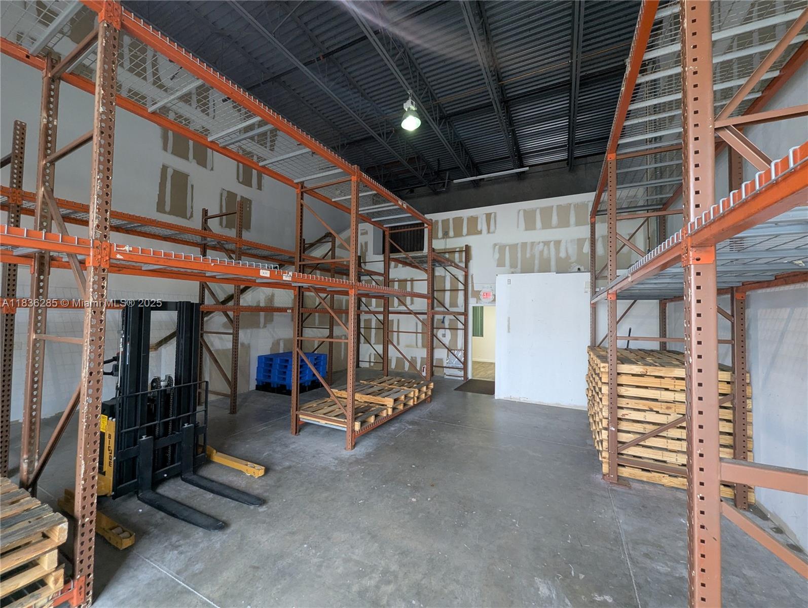 Подробнее Unit C-8 / кв.футов $ 2025-07-08 0 Фото
