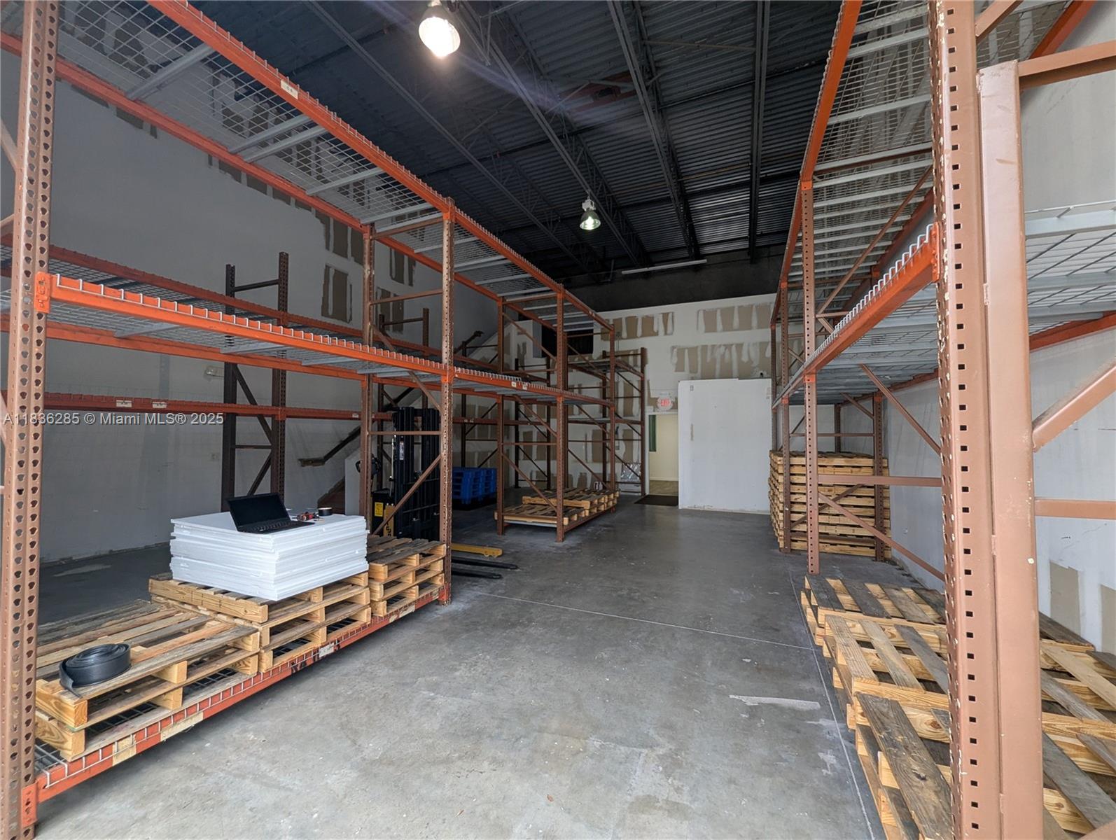 Подробнее Unit C-8 / кв.футов $ 2025-07-08 0 Фото