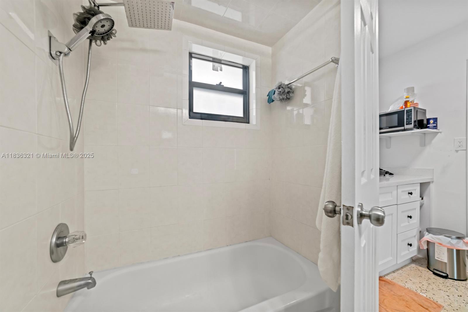See details / 2920 sq. ft. $ 2025-07-08 0 Photo