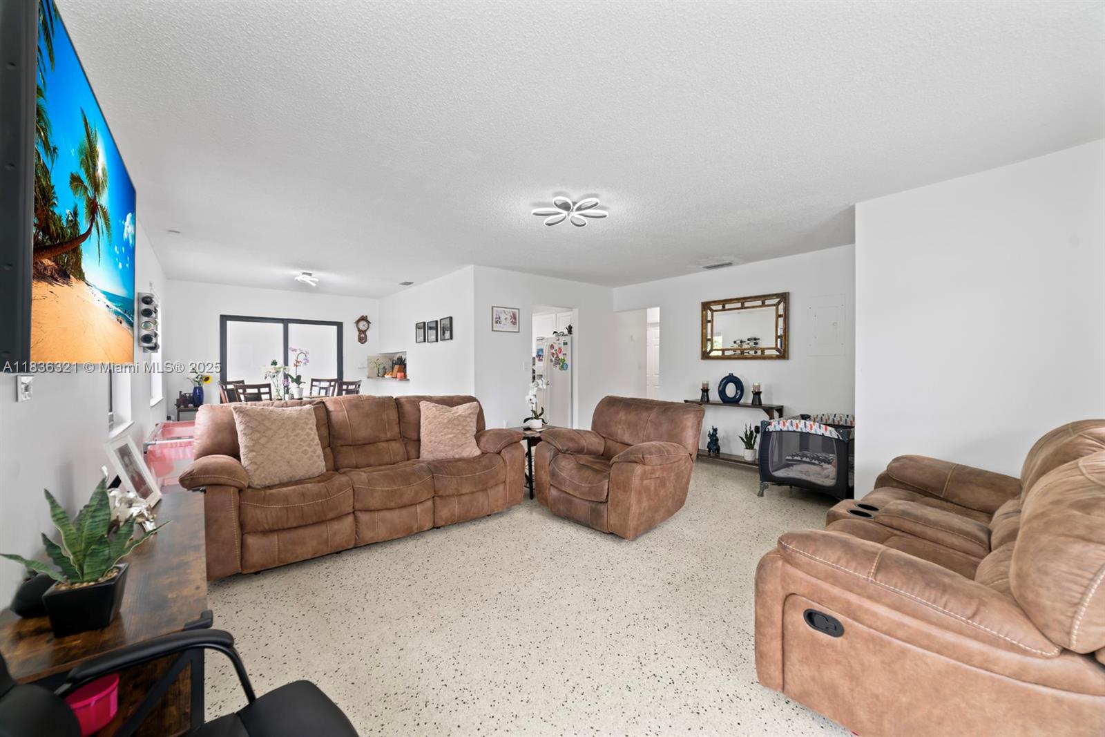 See details / 2920 sq. ft. $ 2025-07-08 0 Photo