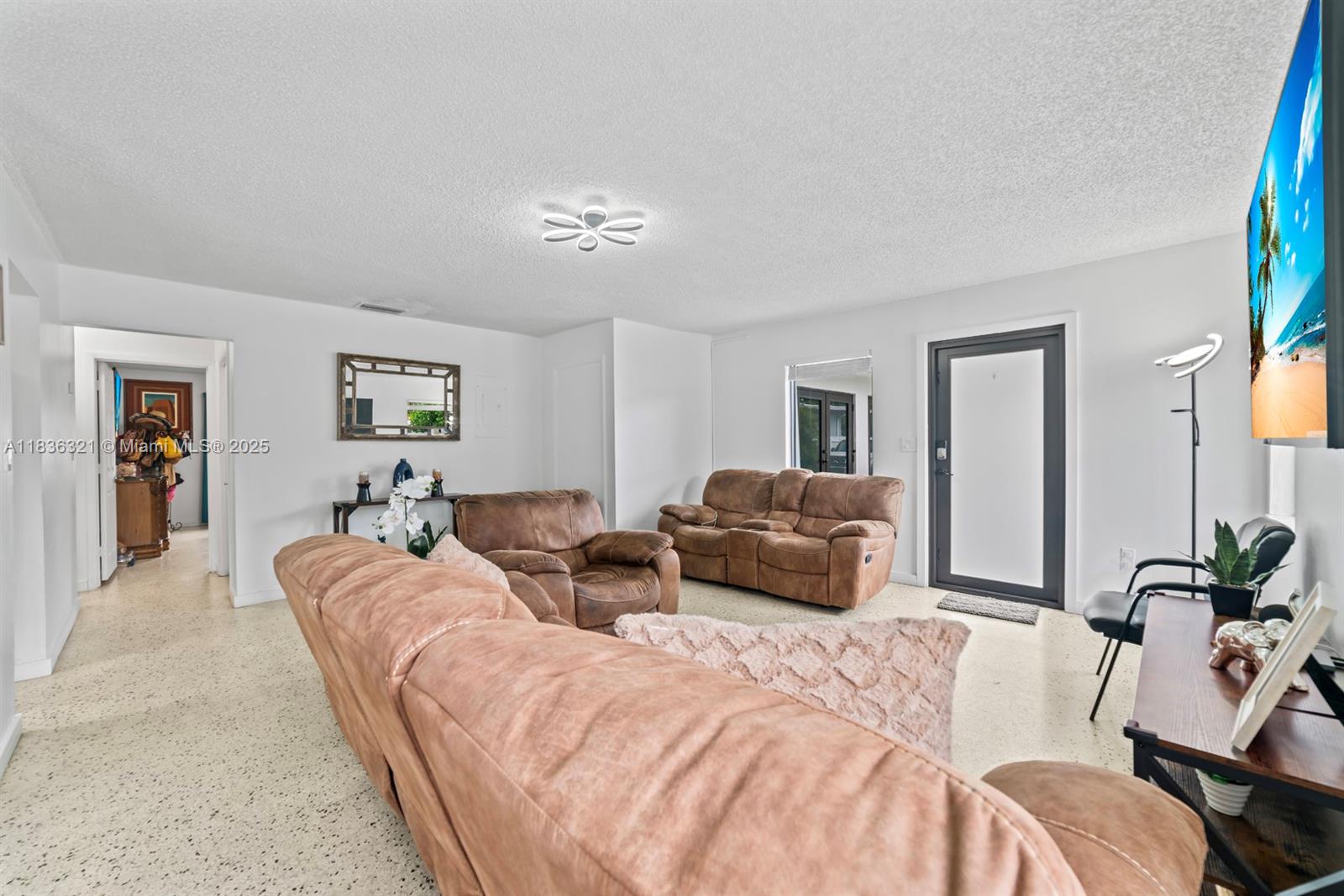 See details / 2920 sq. ft. $ 2025-07-08 0 Photo