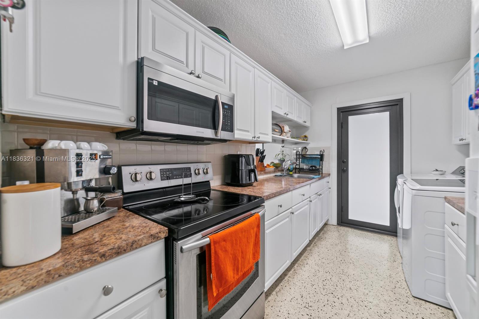 See details / 2920 sq. ft. $ 2025-07-08 0 Photo
