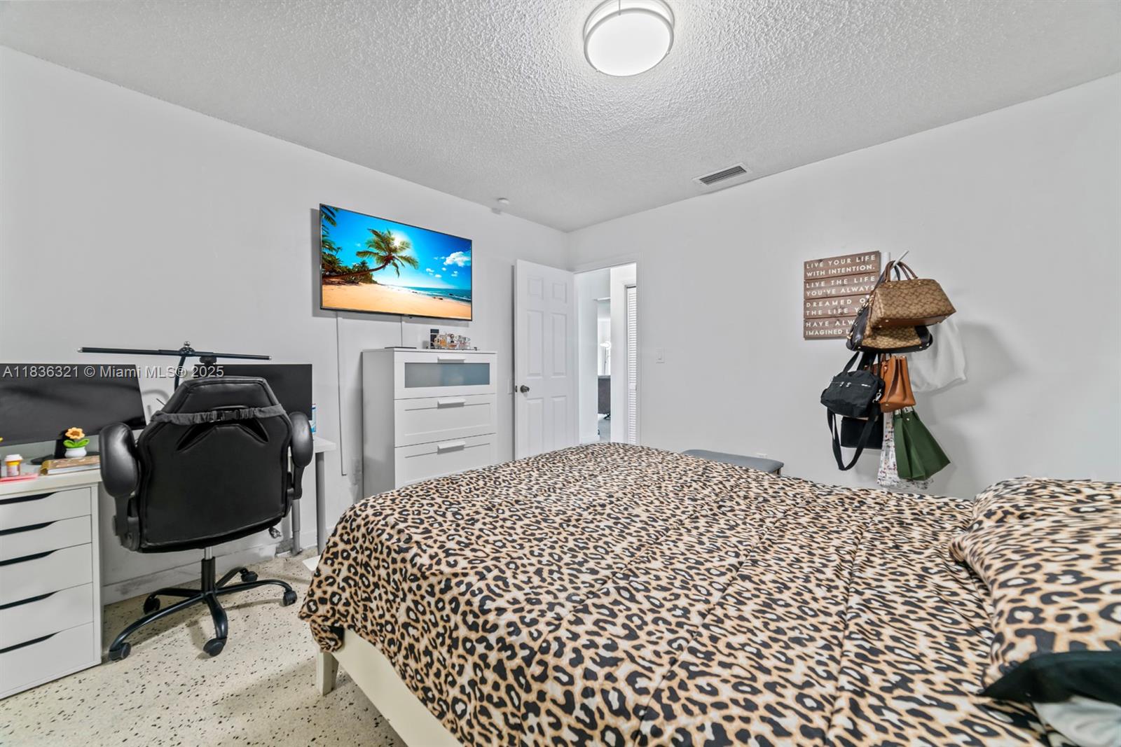See details / 2920 sq. ft. $ 2025-07-08 0 Photo