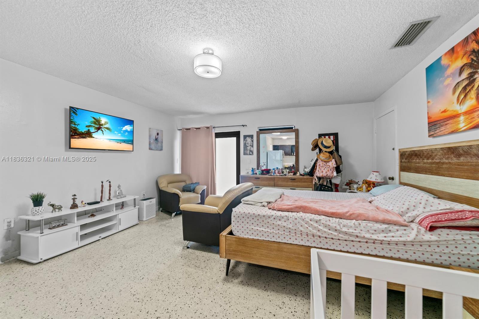 See details / 2920 sq. ft. $ 2025-07-08 0 Photo