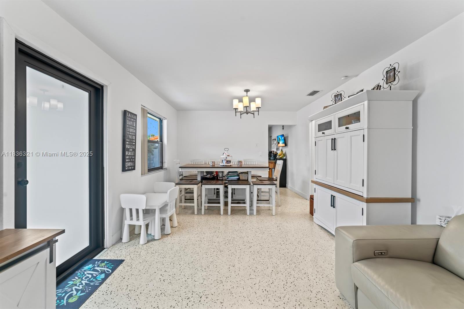 See details / 2920 sq. ft. $ 2025-07-08 0 Photo