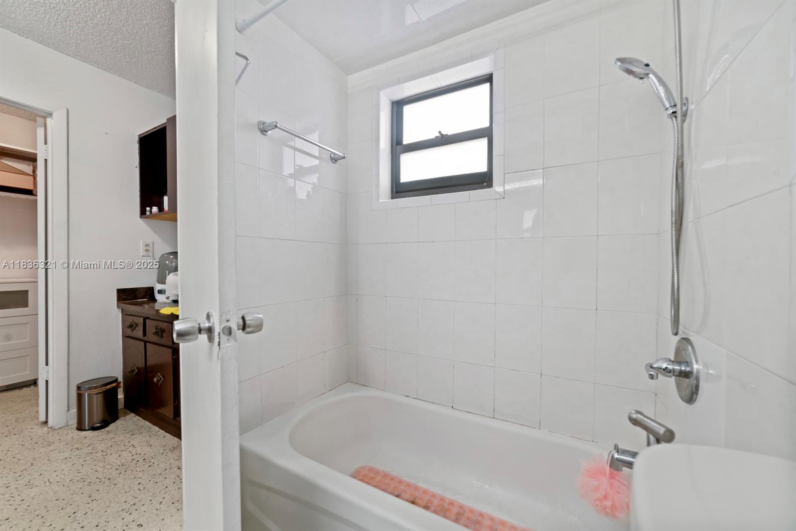 See details / 2920 sq. ft. $ 2025-07-08 0 Photo