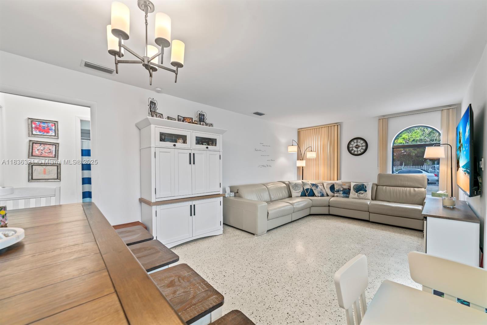 See details / 2920 sq. ft. $ 2025-07-08 0 Photo