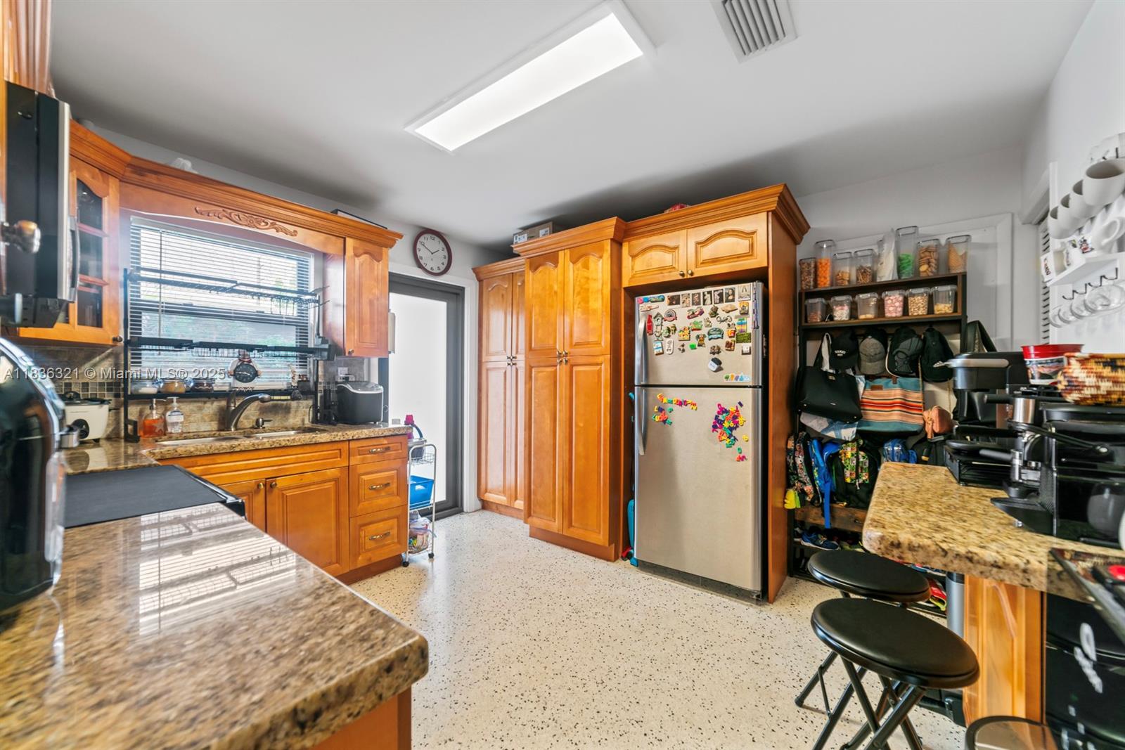 See details / 2920 sq. ft. $ 2025-07-08 0 Photo
