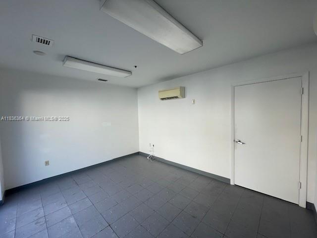 18  /   sq. ft. $ 2025-07-08 0 Photo