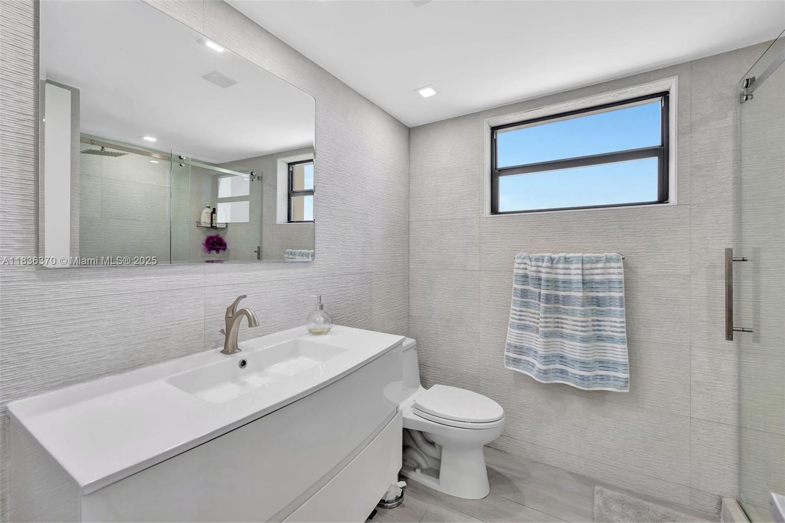 Photo of 2301 Ocean Dr  #803, Hollywood, Florida, 33019 - 
