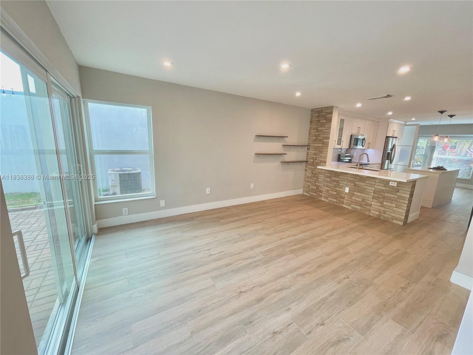 Photo of 1125 Papaya St  (1125), Hollywood, Florida, 33019 - 