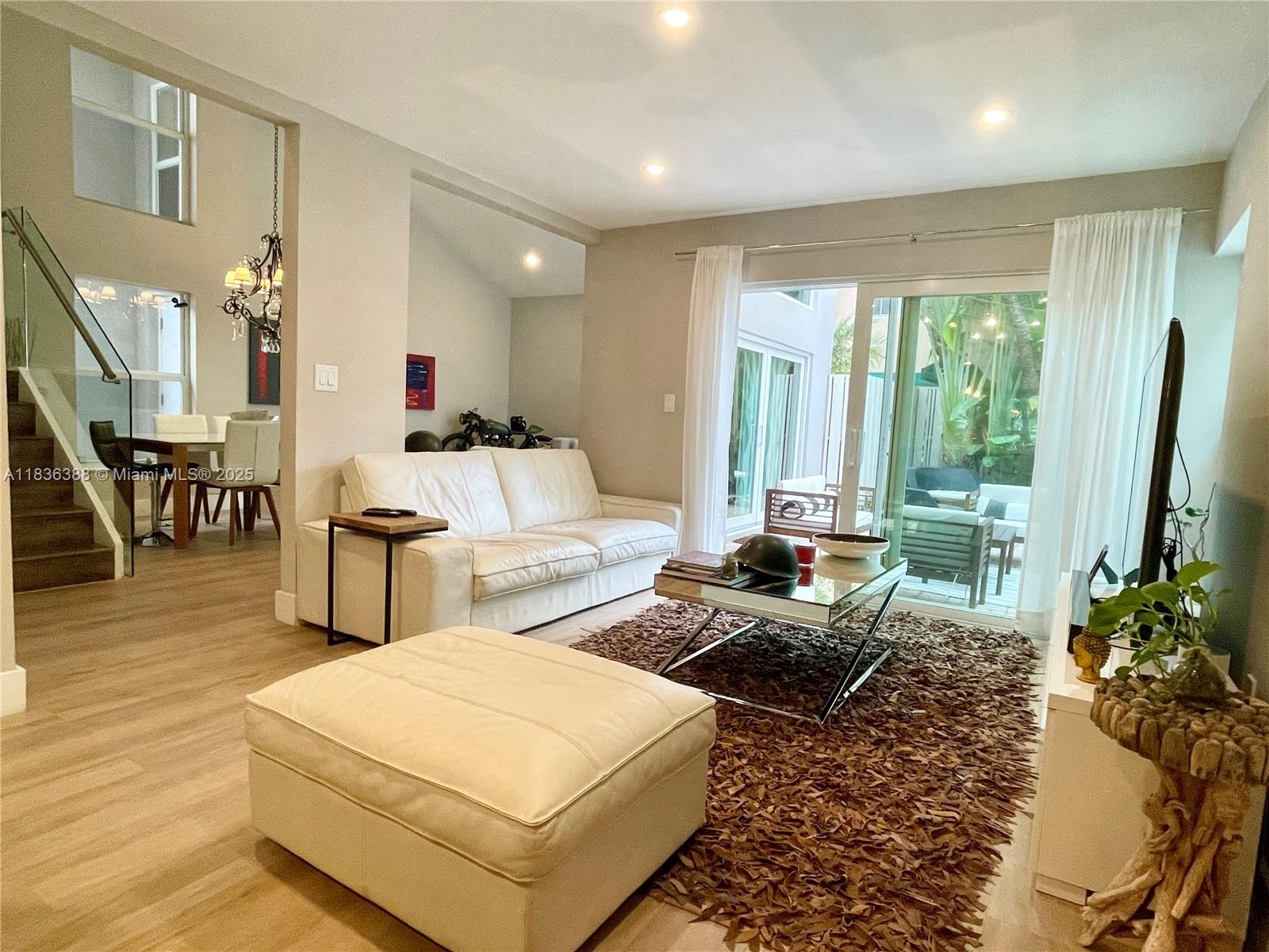 Photo of 1125 Papaya St  (1125), Hollywood, Florida, 33019 - 