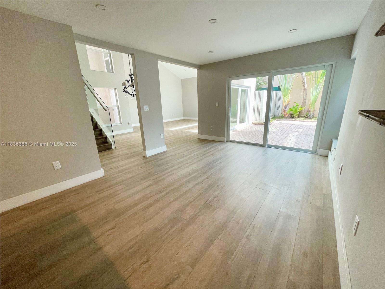 Photo of 1125 Papaya St  (1125), Hollywood, Florida, 33019 - 