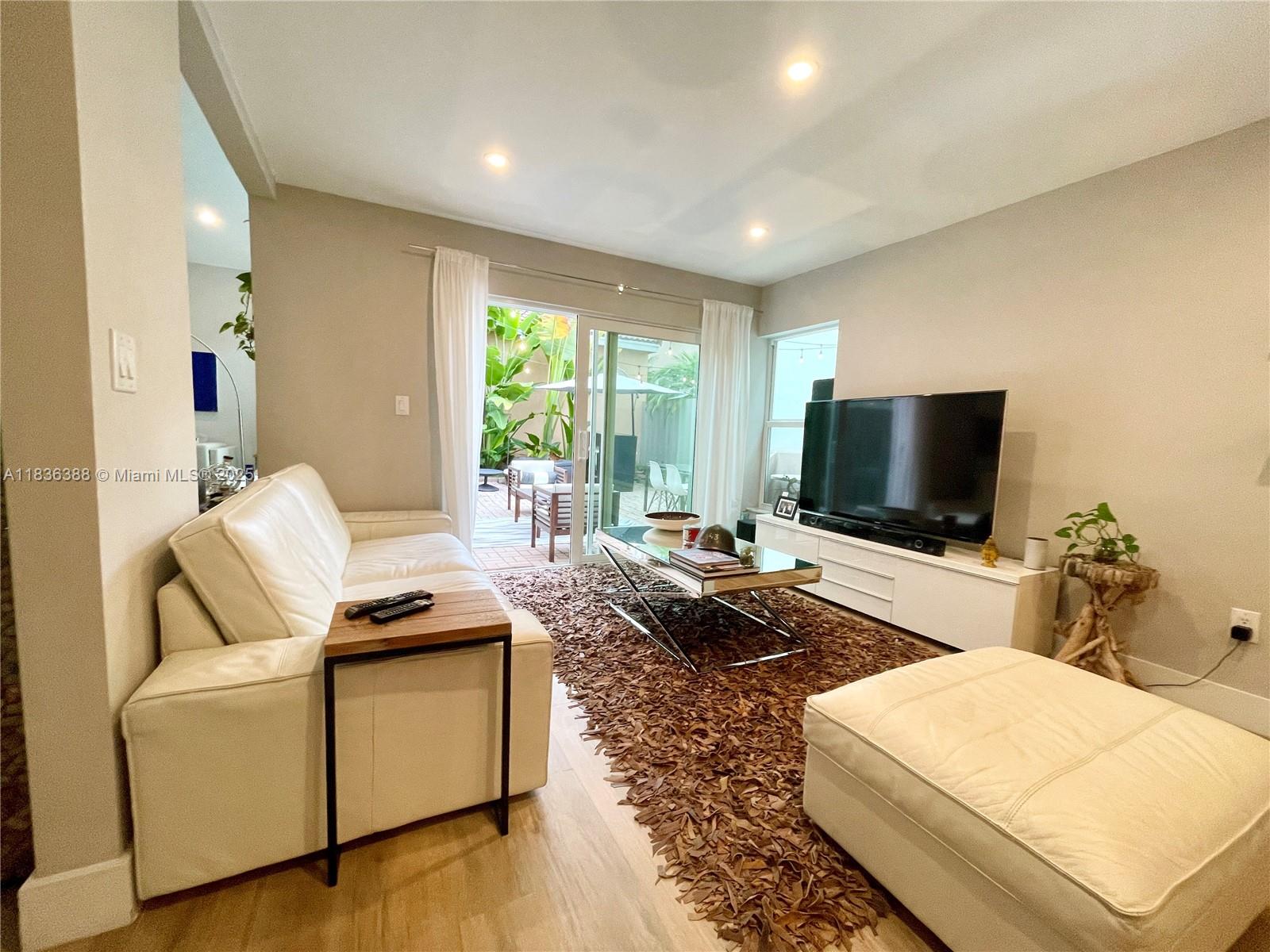Photo of 1125 Papaya St  (1125), Hollywood, Florida, 33019 - 