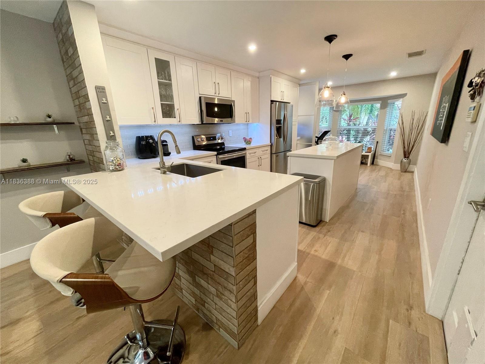 Photo of 1125 Papaya St  (1125), Hollywood, Florida, 33019 - Open kitchen with quartz countertops