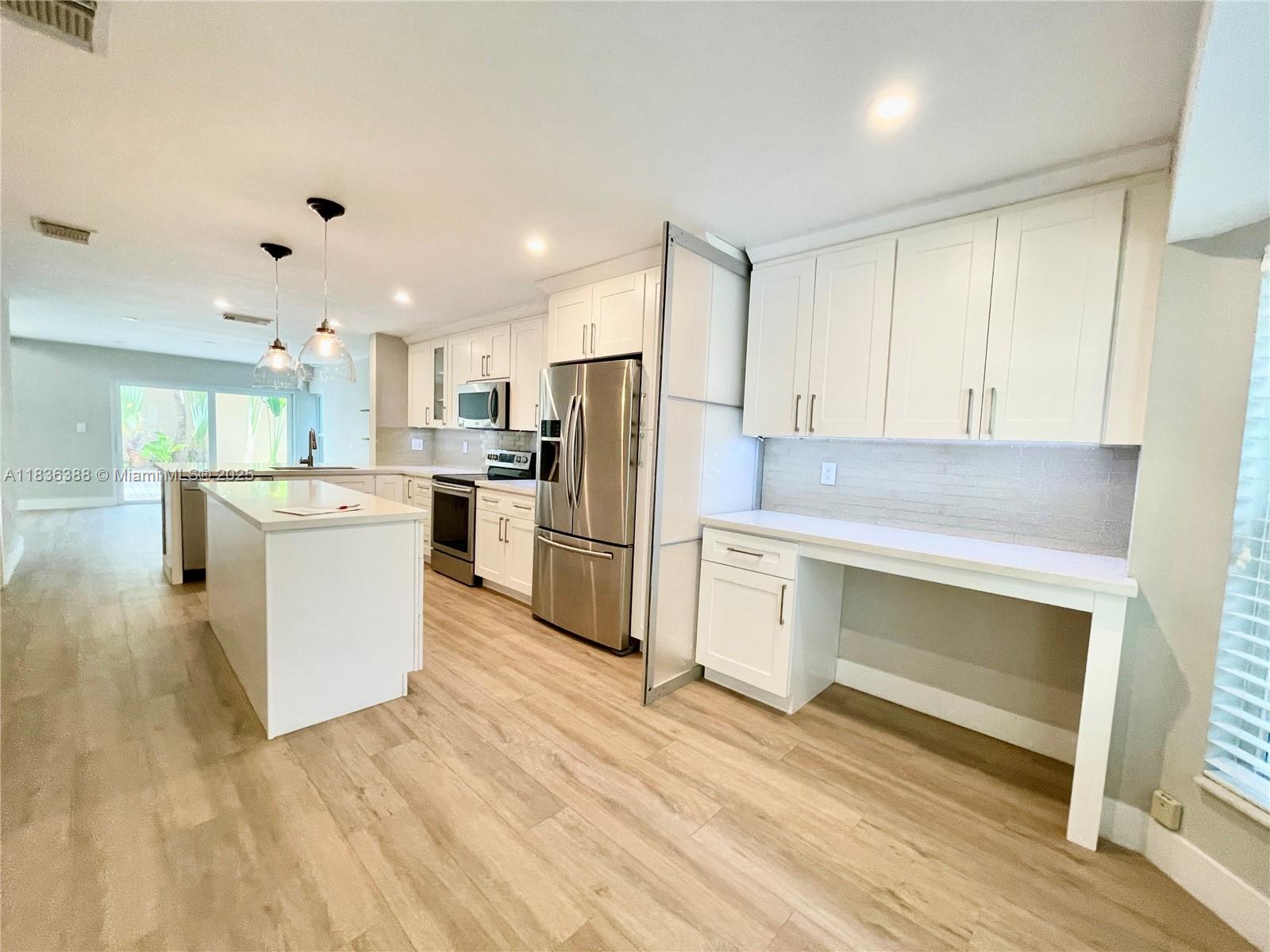 Photo of 1125 Papaya St  (1125), Hollywood, Florida, 33019 - Office nook that could be closed.