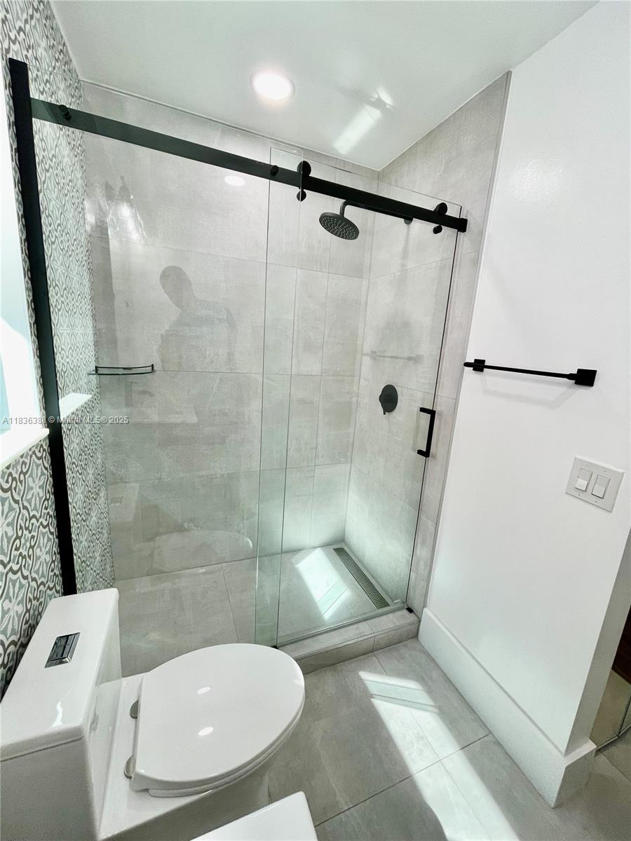 Photo of 1125 Papaya St  (1125), Hollywood, Florida, 33019 - 