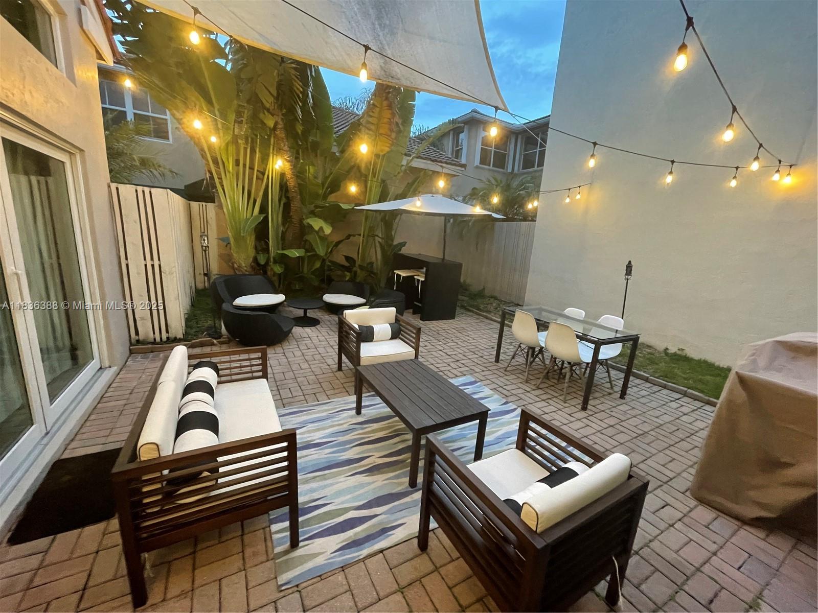 Photo of 1125 Papaya St  (1125), Hollywood, Florida, 33019 - Cozy and private backyard