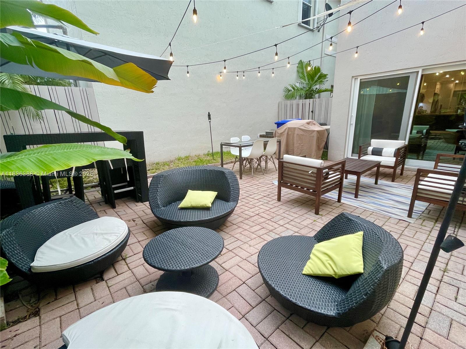Photo of 1125 Papaya St  (1125), Hollywood, Florida, 33019 - Cozy and private backyard
