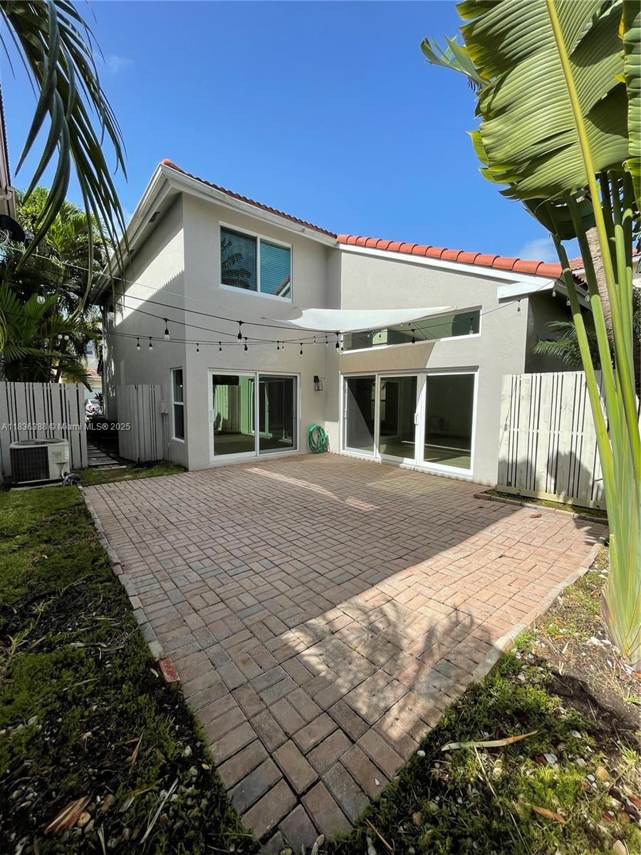 Photo of 1125 Papaya St  (1125), Hollywood, Florida, 33019 - Good and private backyard