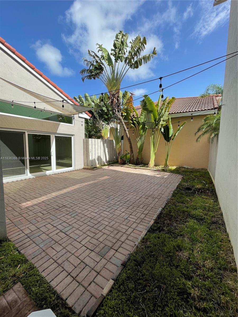 Photo of 1125 Papaya St  (1125), Hollywood, Florida, 33019 - Good and private backyard