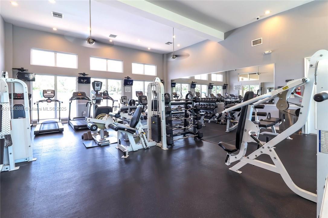 Photo of 1125 Papaya St  (1125), Hollywood, Florida, 33019 - Great gym