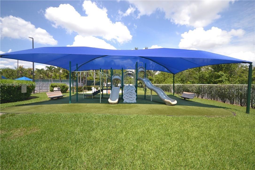 Photo of 1125 Papaya St  (1125), Hollywood, Florida, 33019 - Kids Playground