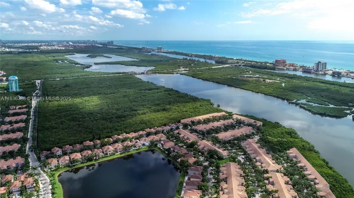 Photo of 1125 Papaya St  (1125), Hollywood, Florida, 33019 - Surrounded by parks and lakes, and just a mile to the beach!