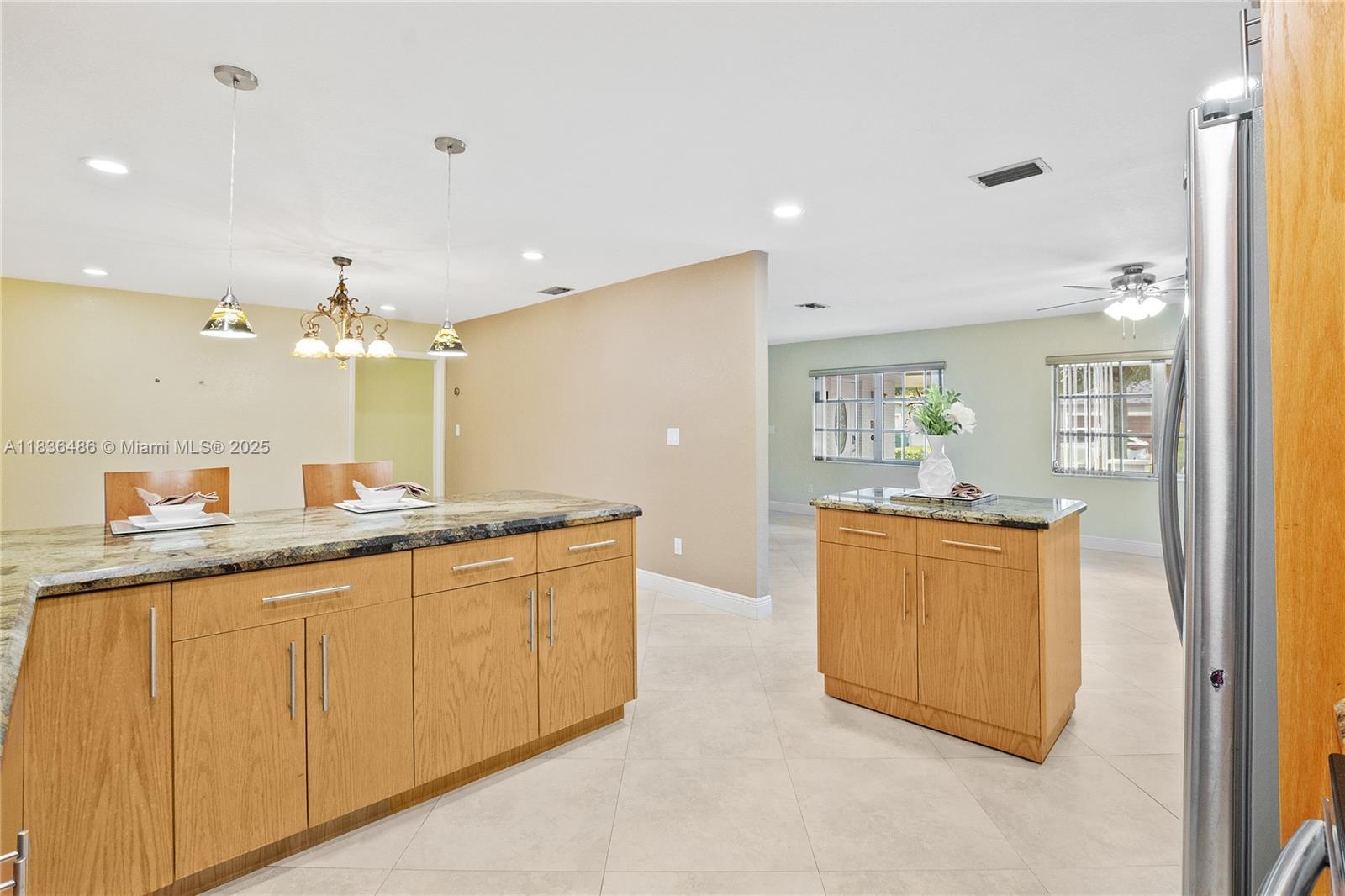 Ver detalles 180 3 / 2 1544 sq. ft. $ 2025-12-22 0 foto