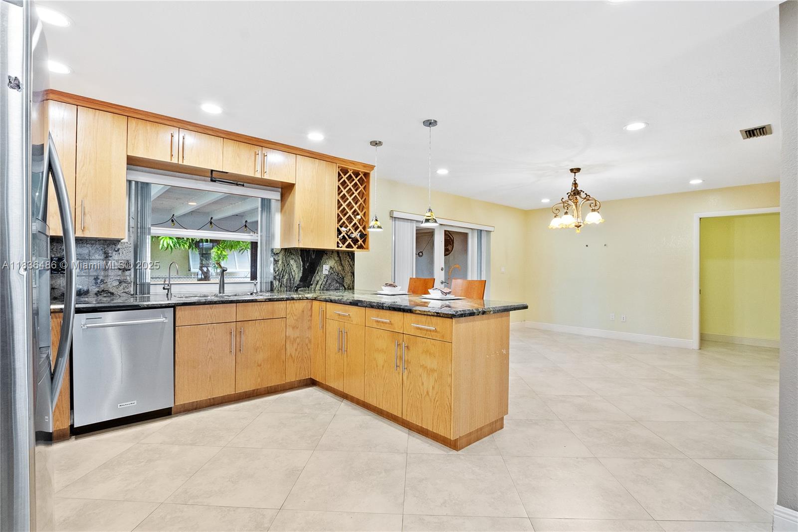 Ver detalles 180 3 / 2 1544 sq. ft. $ 2025-12-22 0 foto