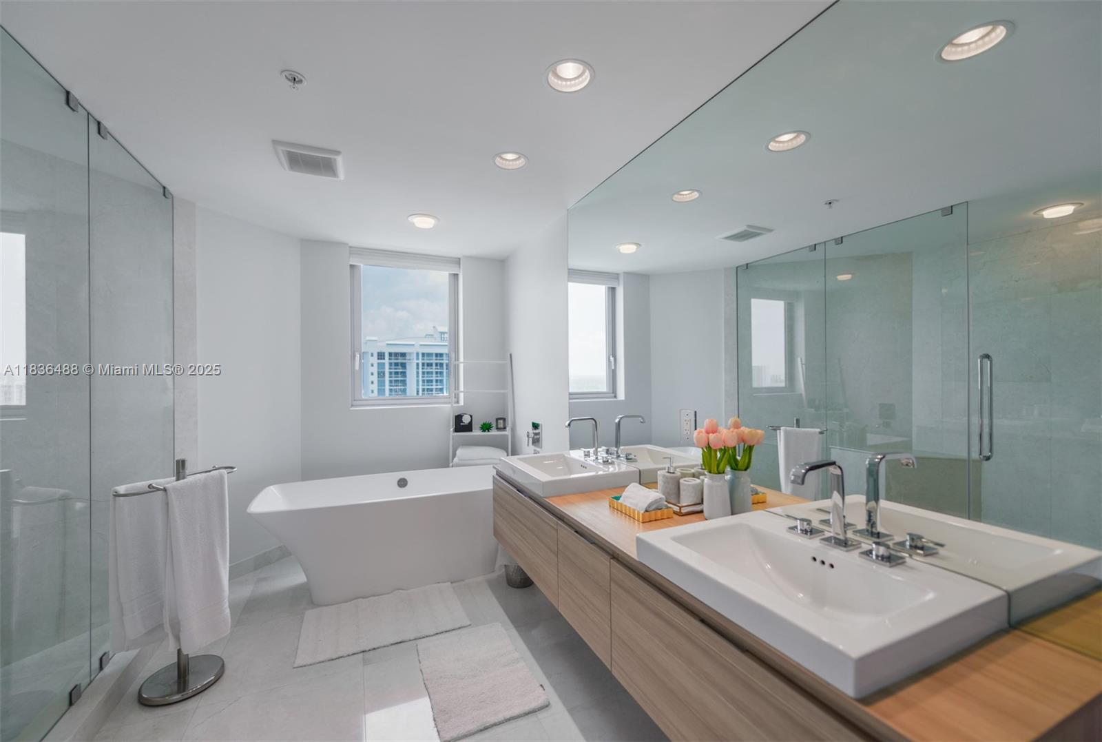 Photo of 17111 Biscayne Blvd  #2303, North Miami Beach, Florida, 33160 - 