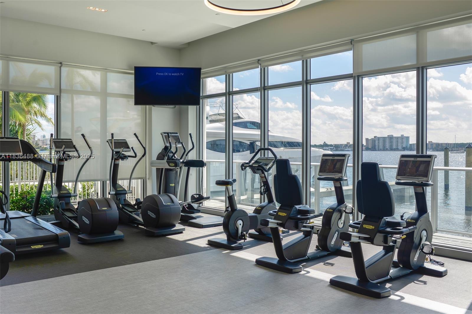 Photo of 17111 Biscayne Blvd  #2303, North Miami Beach, Florida, 33160 - 