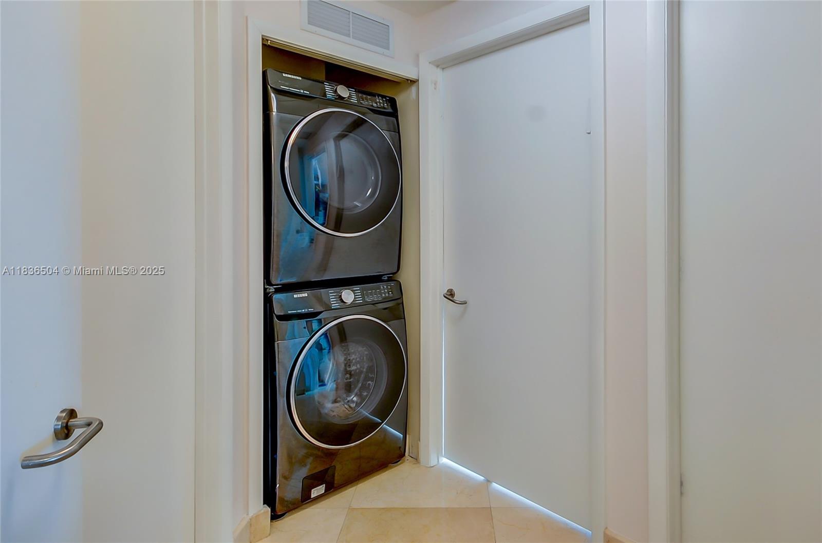 Photo of 3131 188th St  #1-808, Aventura, Florida, 33180 - 