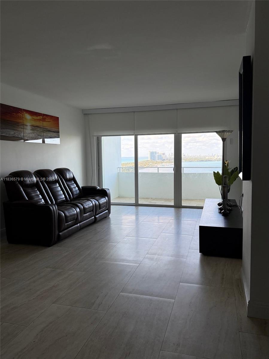 PH-18 1 / 2 762 sq. ft. $ 2025-07-08 0 Photo