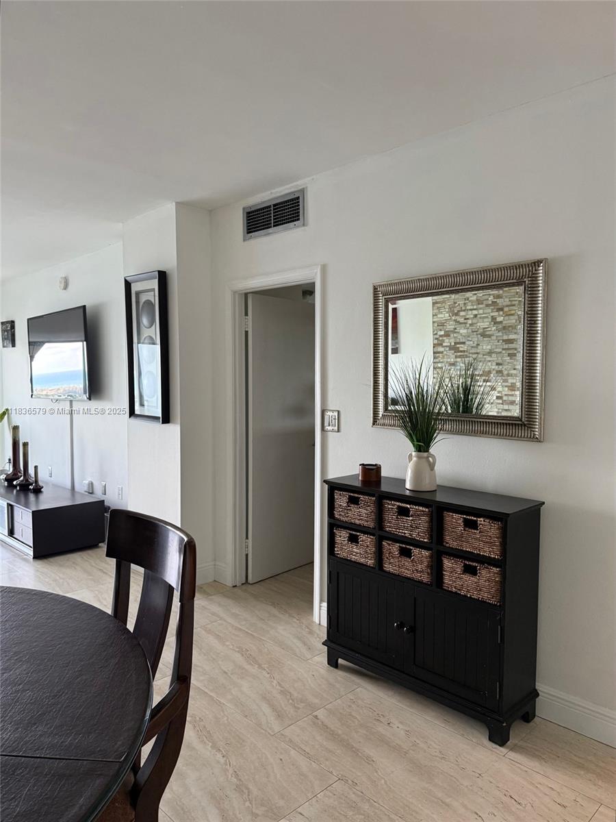 PH-18 1 / 2 762 sq. ft. $ 2025-07-08 0 Photo