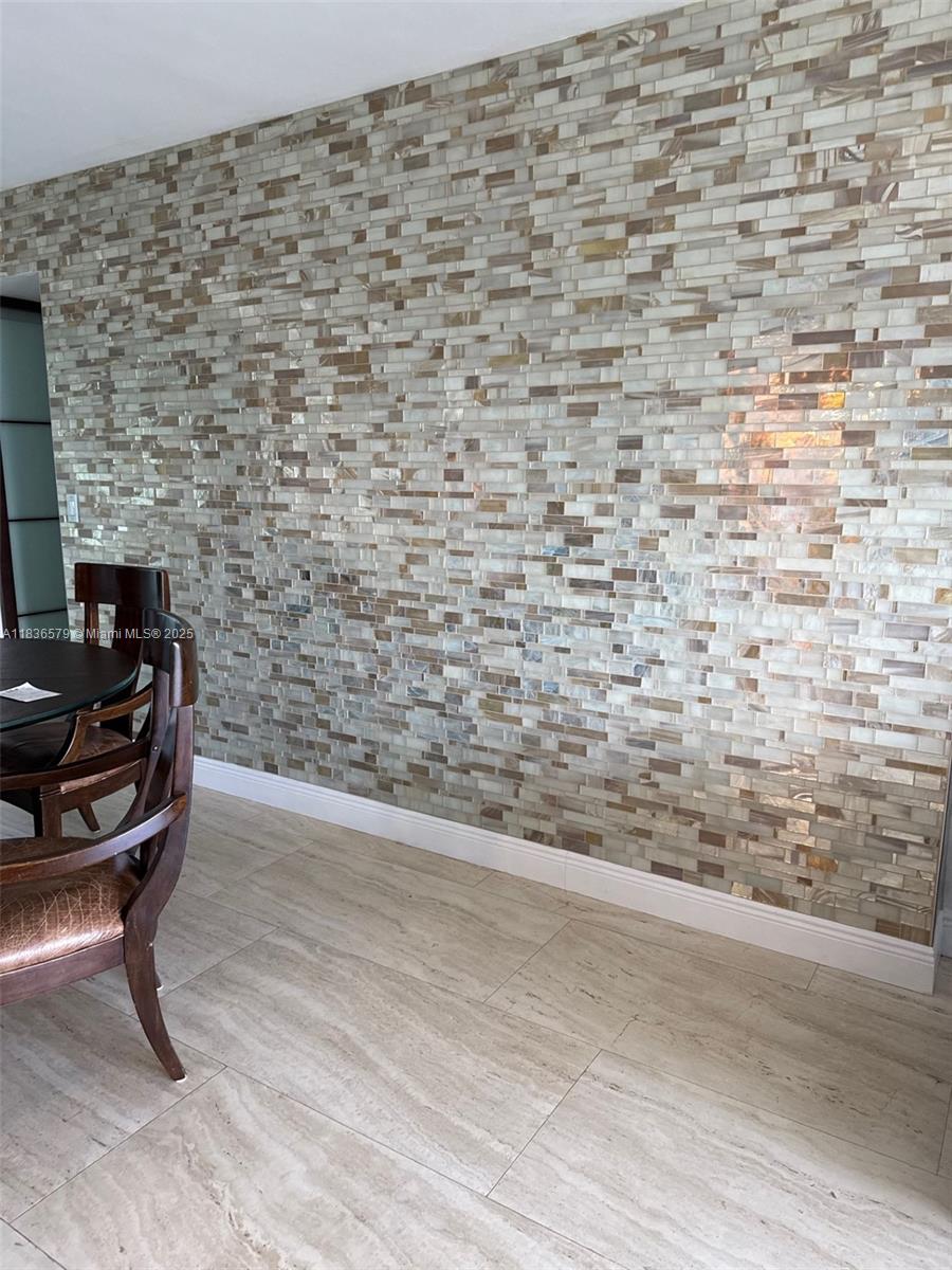 PH-18 1 / 2 762 sq. ft. $ 2025-07-08 0 Photo