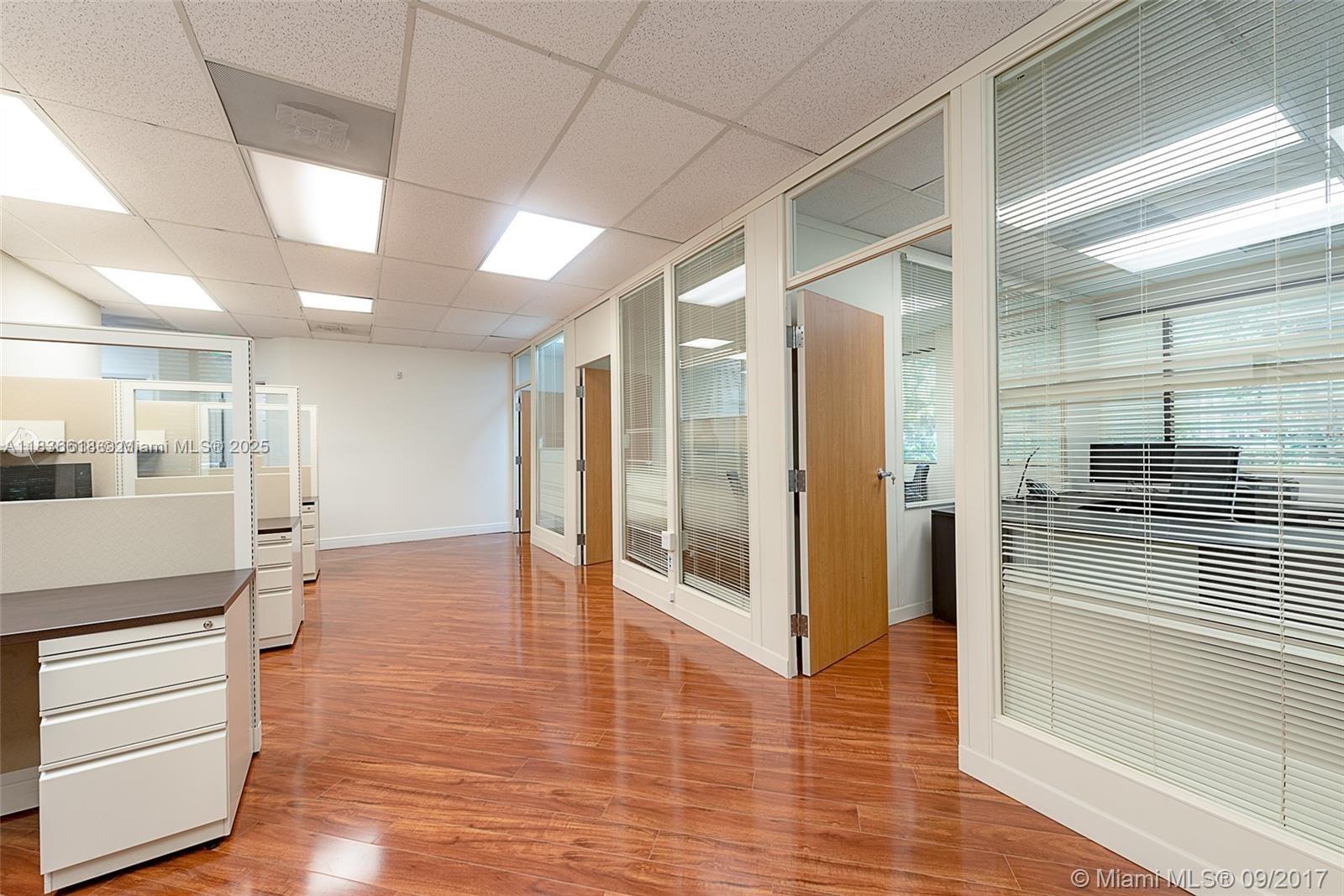 100  /   sq. ft. $ 2025-07-08 0 Photo