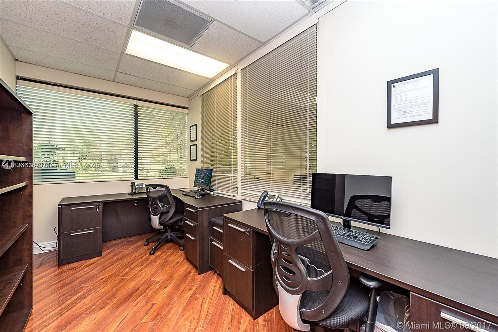 100  /   sq. ft. $ 2025-07-08 0 Photo