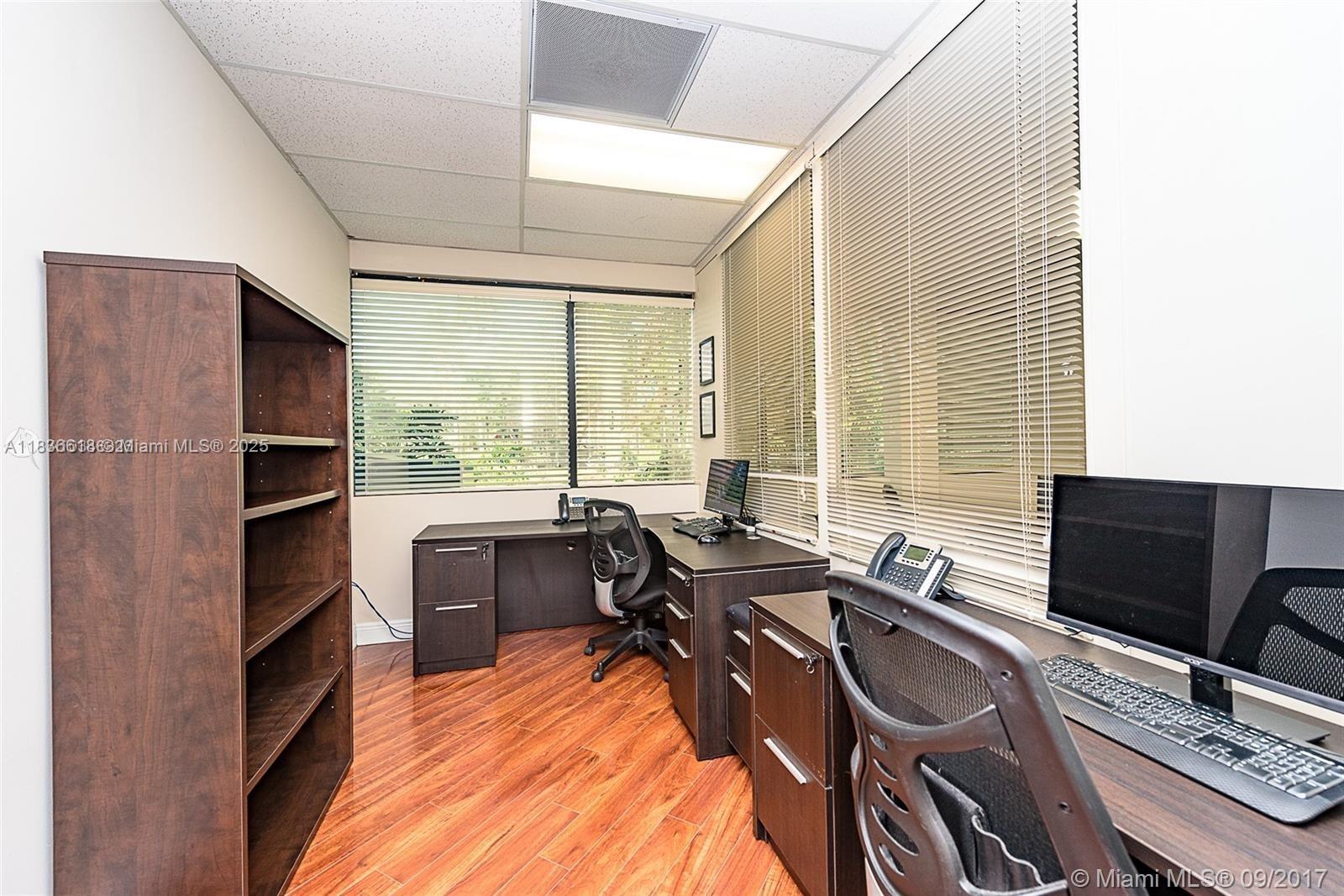 100  /   sq. ft. $ 2025-07-08 0 Photo