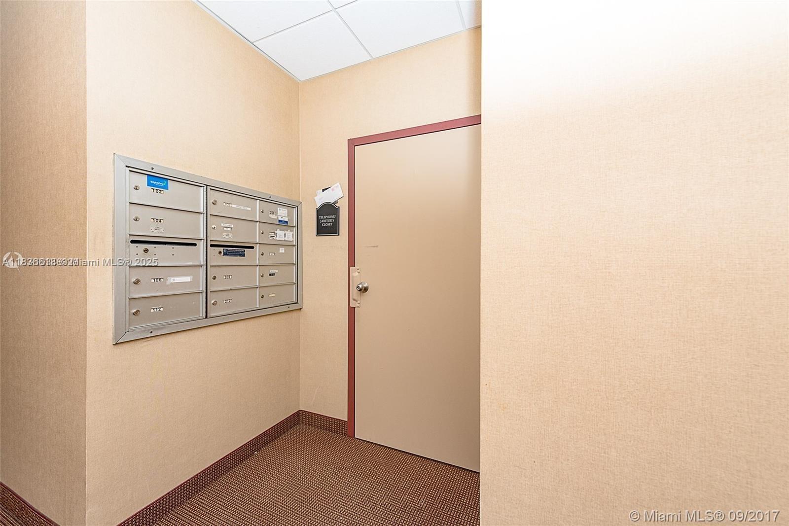 100  /   sq. ft. $ 2025-07-08 0 Photo