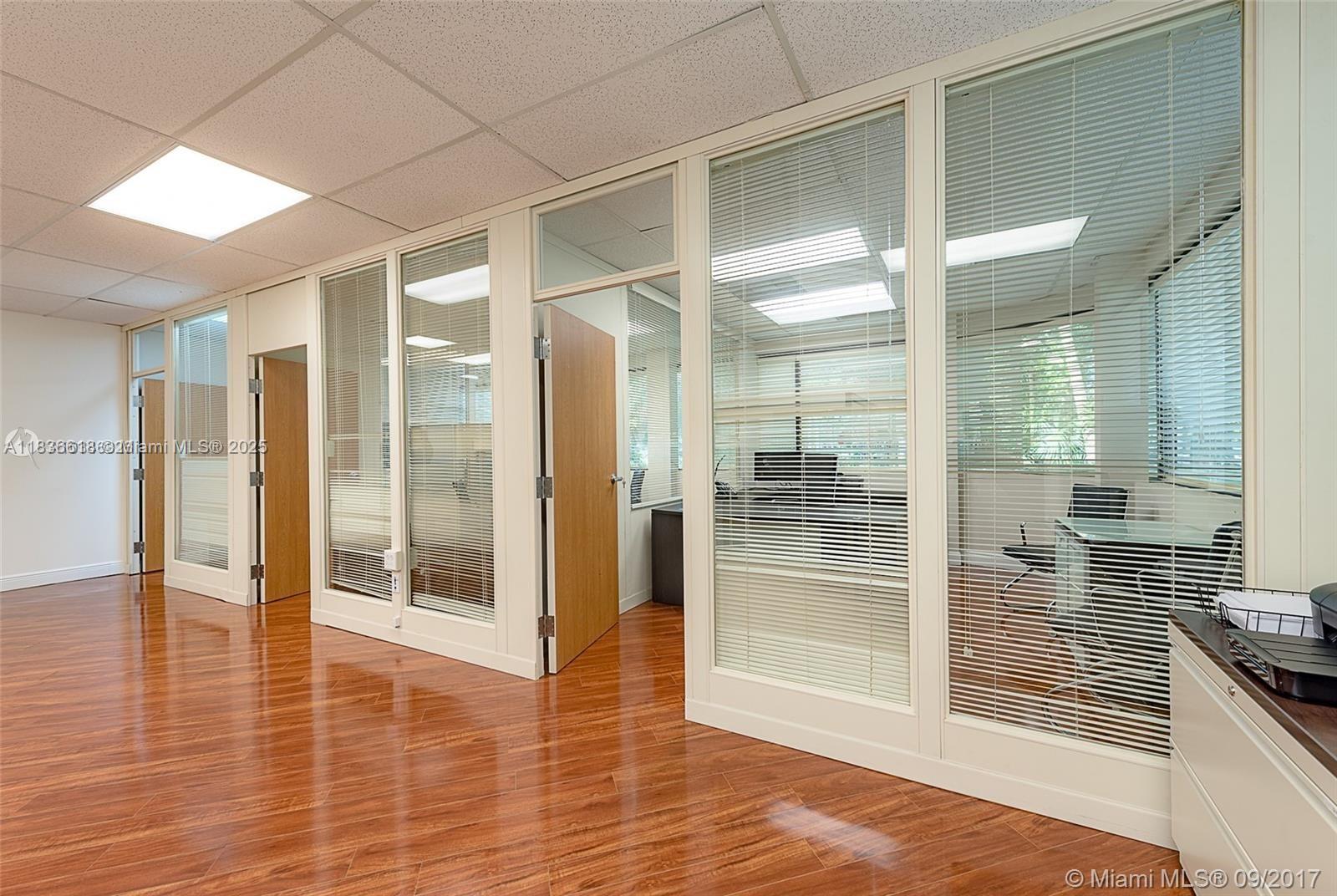 100  /   sq. ft. $ 2025-07-08 0 Photo