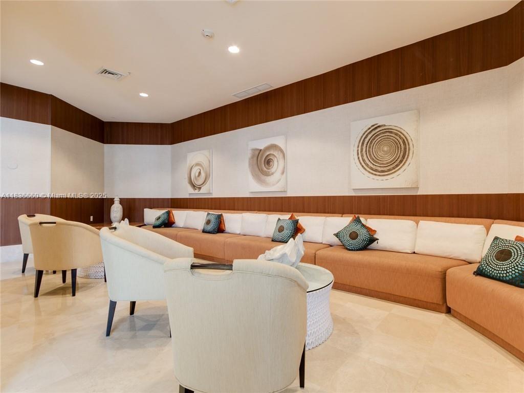 Photo of 1945 Ocean Dr  #2812, Hallandale Beach, Florida, 33009 - 
