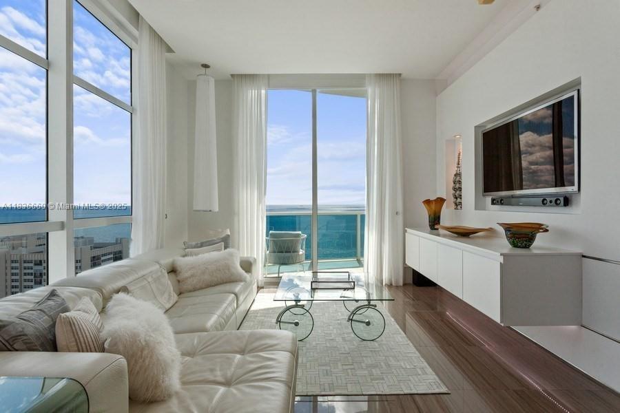 Photo of 1945 Ocean Dr  #2812, Hallandale Beach, Florida, 33009 - 