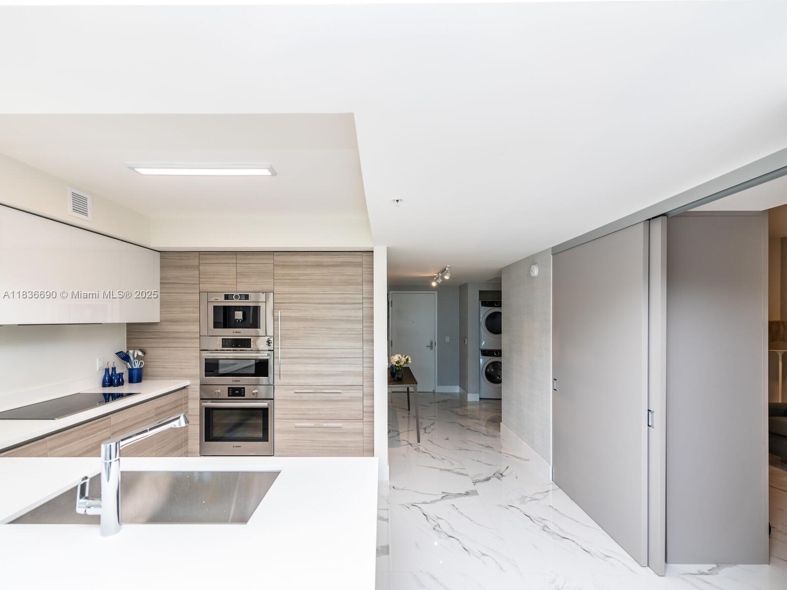 See details 5-1605 2 / 3 1541 sq. ft. $ 2025-07-08 0 Photo