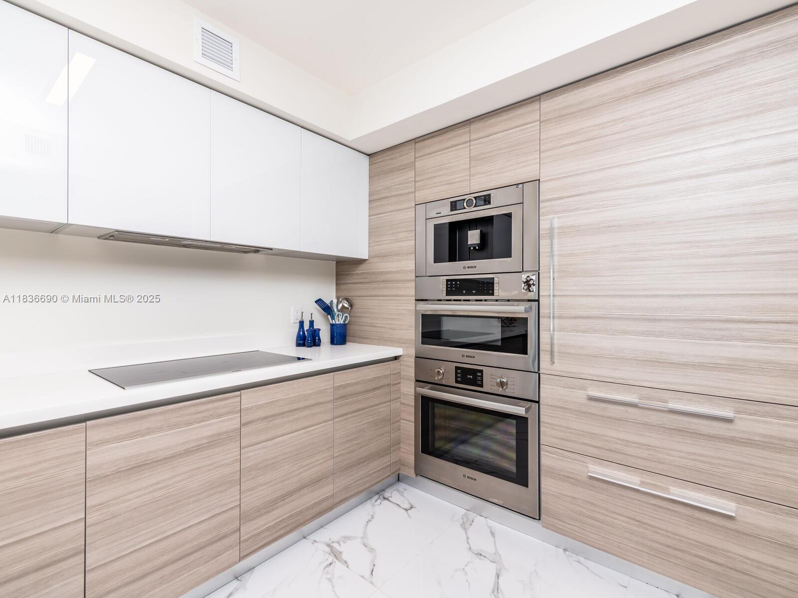 See details 5-1605 2 / 3 1541 sq. ft. $ 2025-07-08 0 Photo