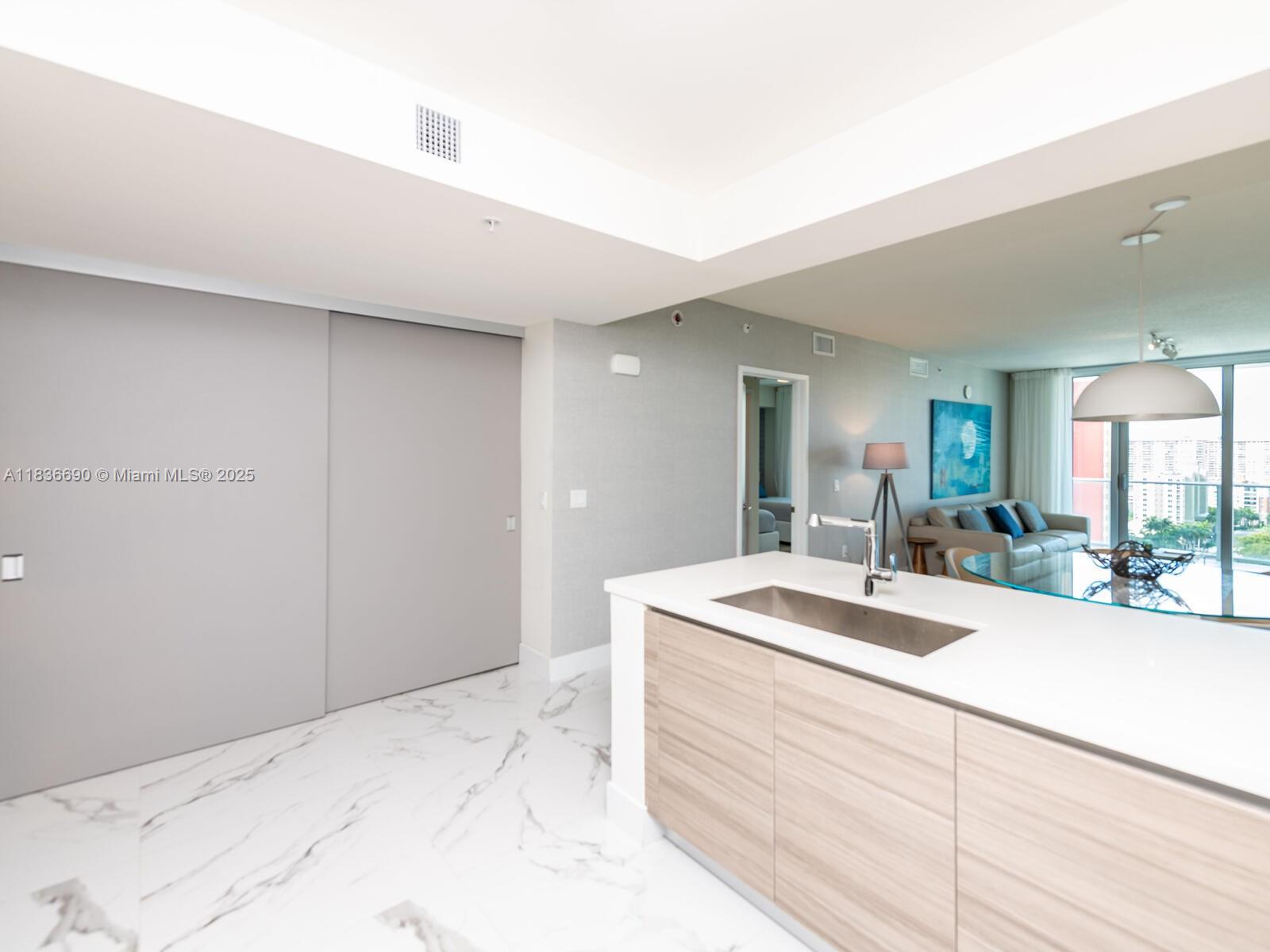 See details 5-1605 2 / 3 1541 sq. ft. $ 2025-07-08 0 Photo