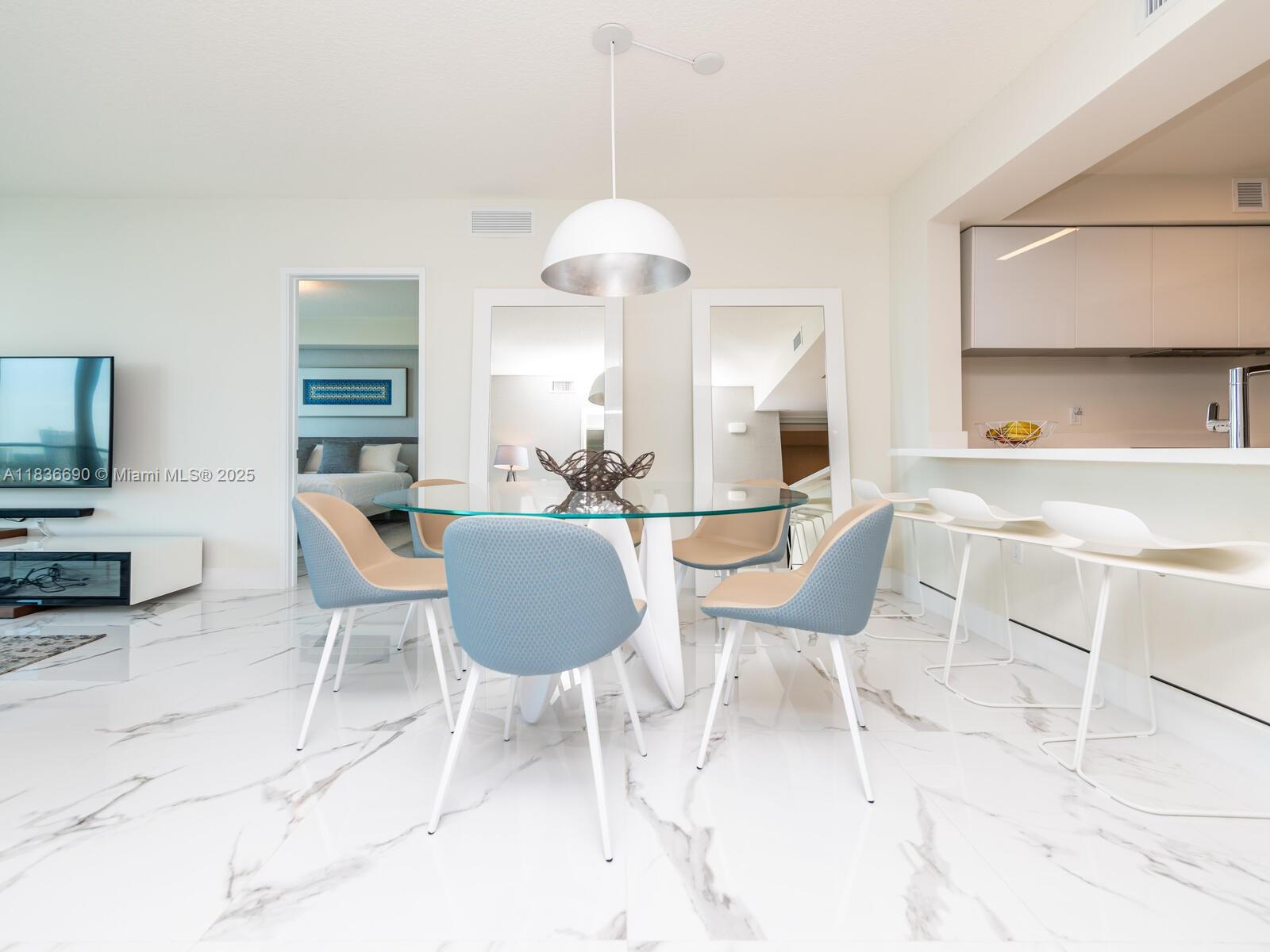 See details 5-1605 2 / 3 1541 sq. ft. $ 2025-07-08 0 Photo