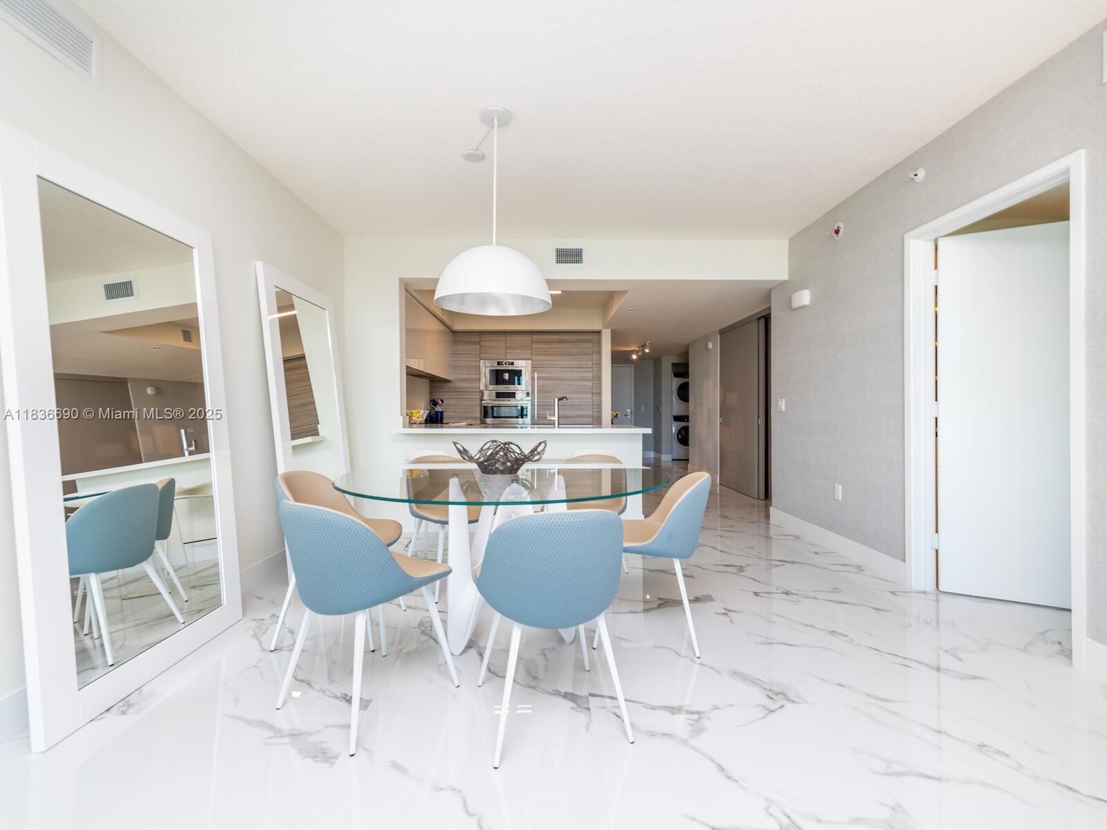 See details 5-1605 2 / 3 1541 sq. ft. $ 2025-07-08 0 Photo